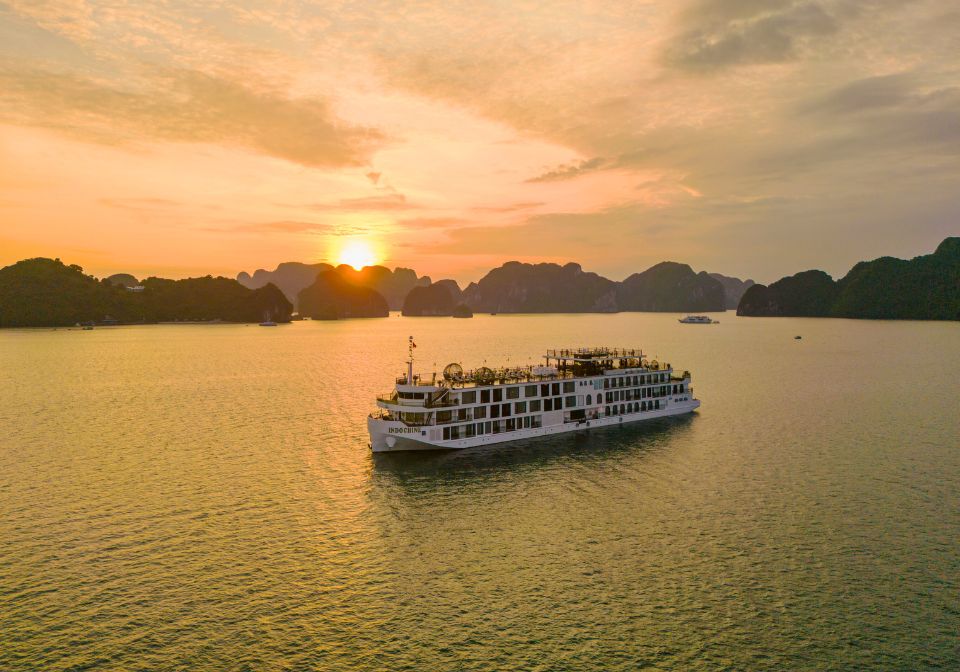 cruise in Halong bay