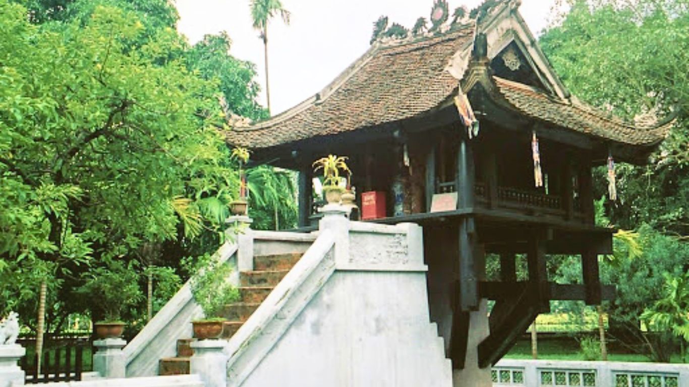 unique structure of One Pillar Pagoda