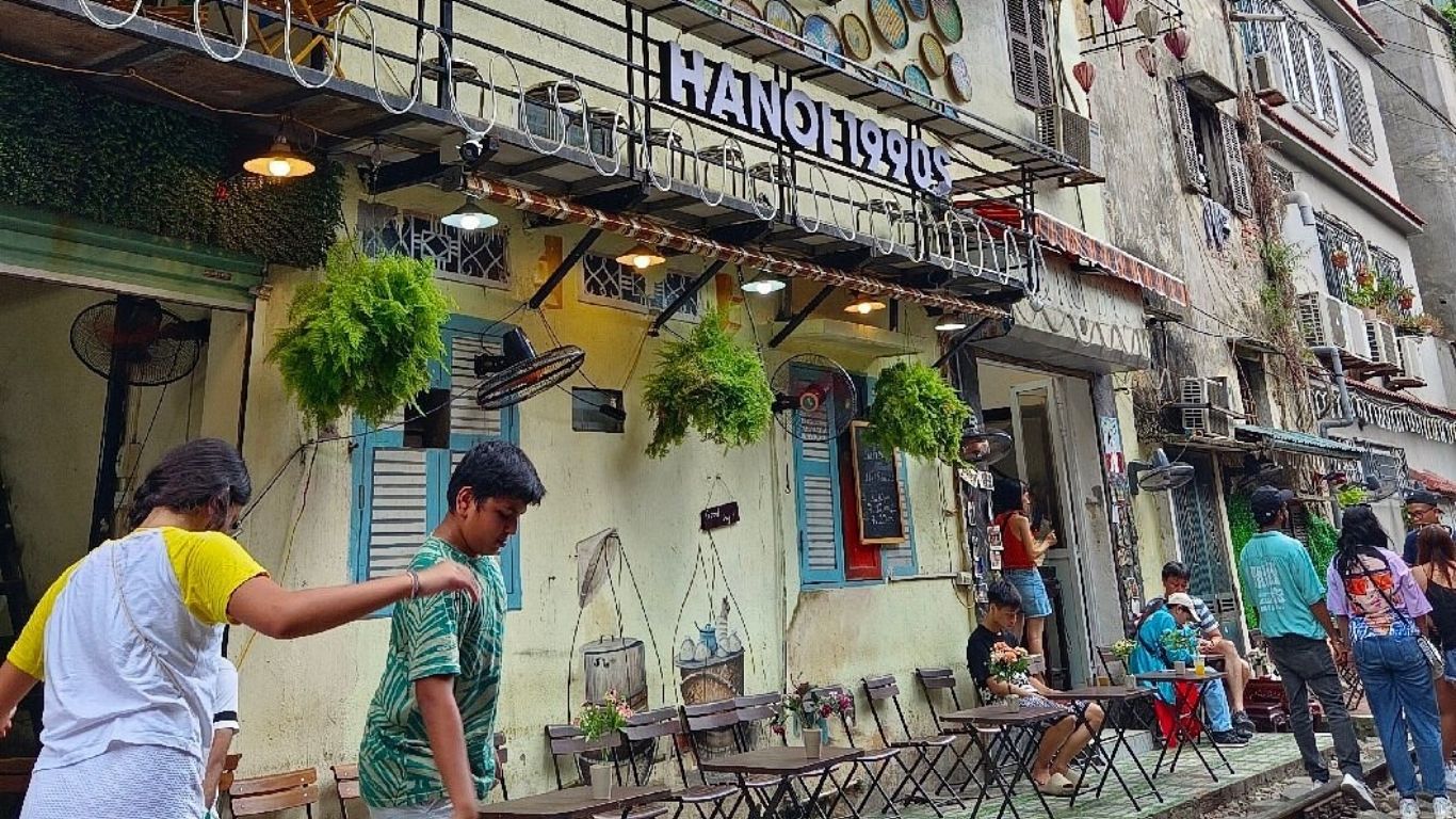 Hanoi 1990s cafe