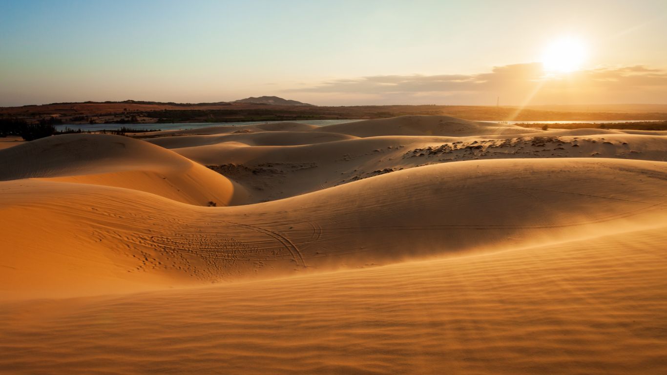 Explore sand dunes in Mui Ne