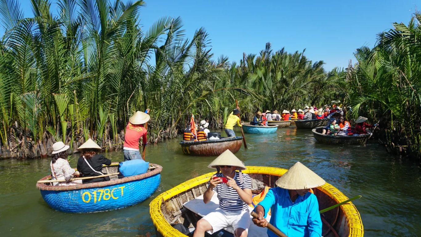 Cam Thanh basket boat ride 