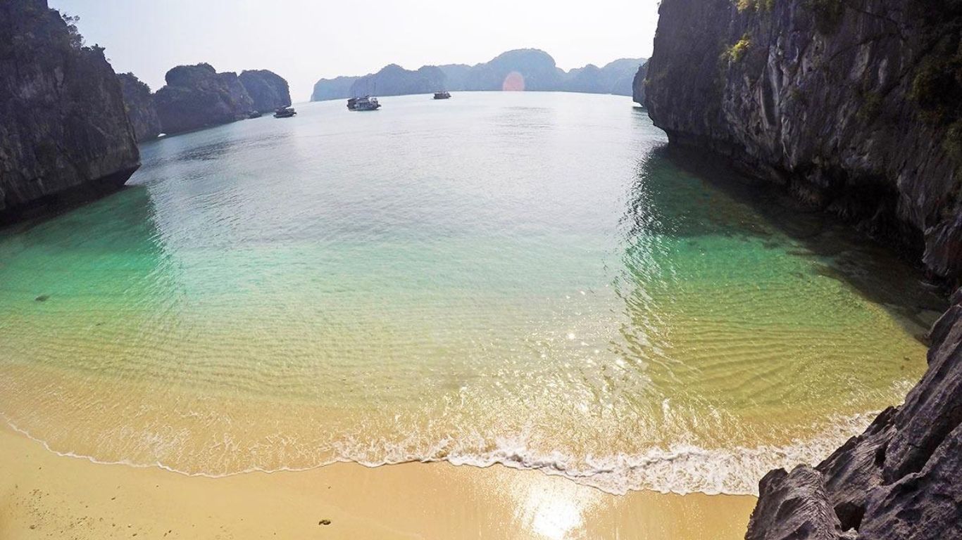 Quiet Ba Trai Dao beach