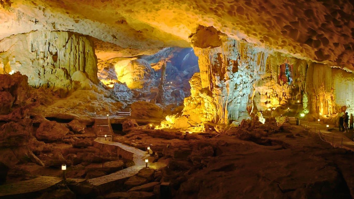 Mysterious charm of Thien Canh Son Cave