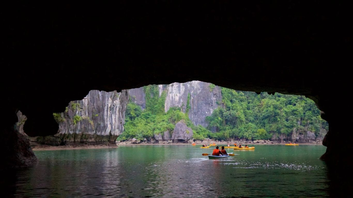 Kayaking is a must-do to visit Luon Cave