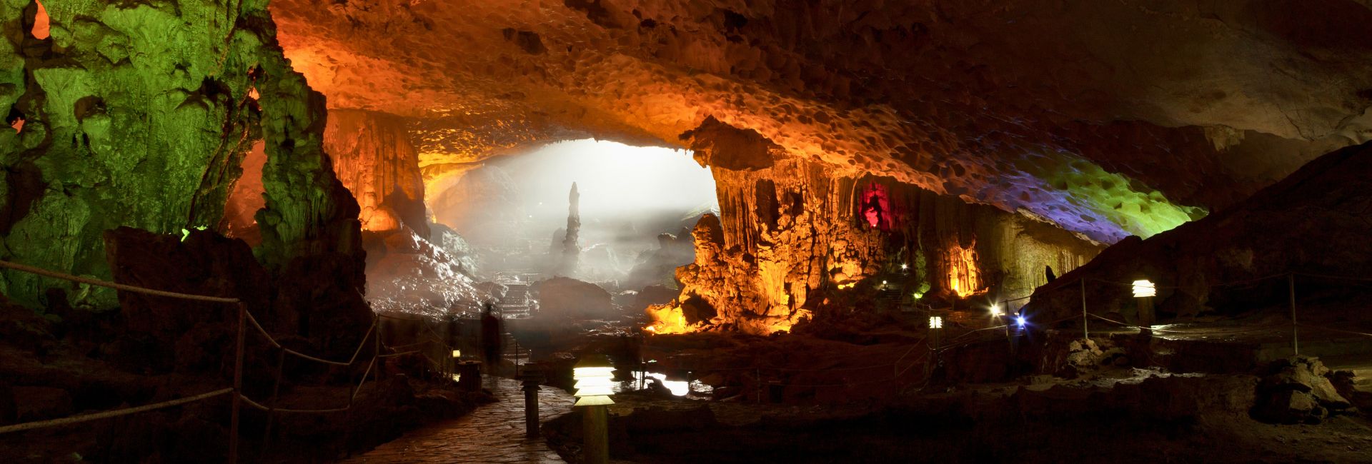 Surprise Cave Halong Bay – Insider tips for an unforgettable visit