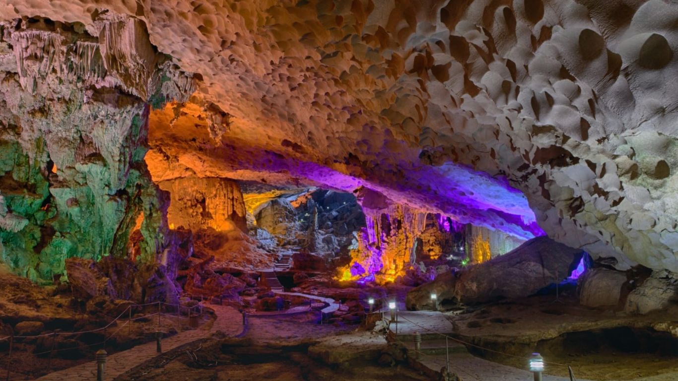 Stalactites in Thien Canh Son Cave