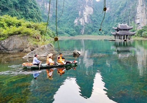 Trang An Boat Ride: Your Guide to a Quiet, Scenic Journey