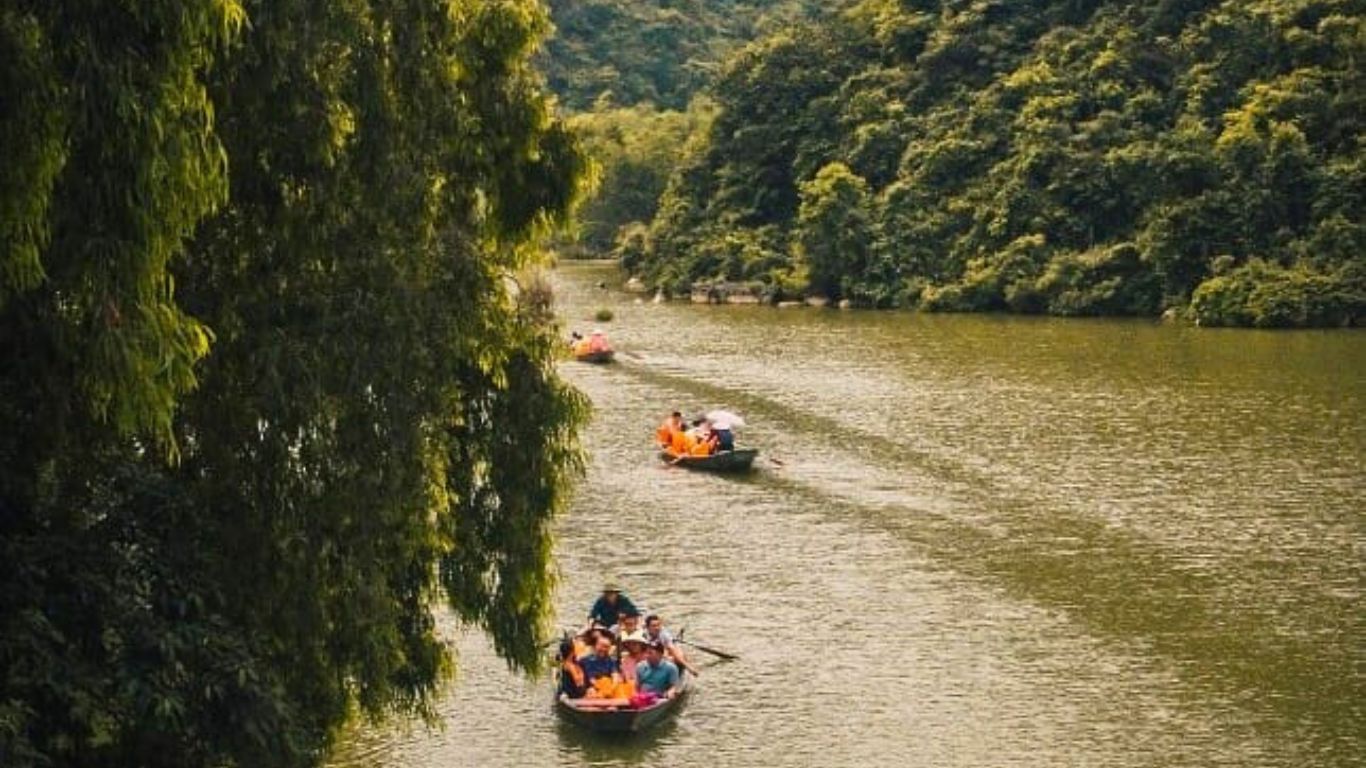 Boat ride around Thung Nham Bird Park 