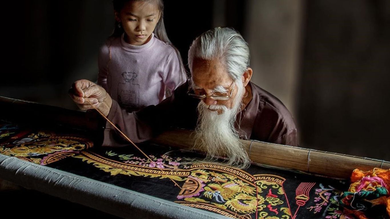 Van Lam - A Traditional handicraft village in Ninh Binh