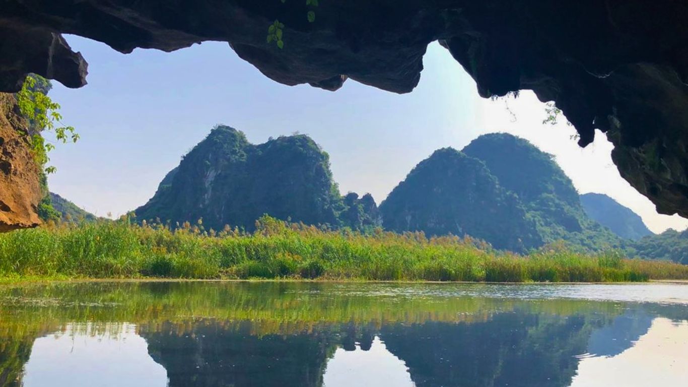 Van Long nature reserve cave 