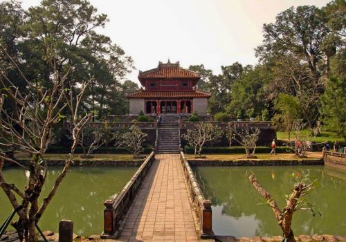 Mausoleum of Emperor Minh Mang Travel Guide: Tips to Escape The Tourist Crowd & Suggested Itinerary