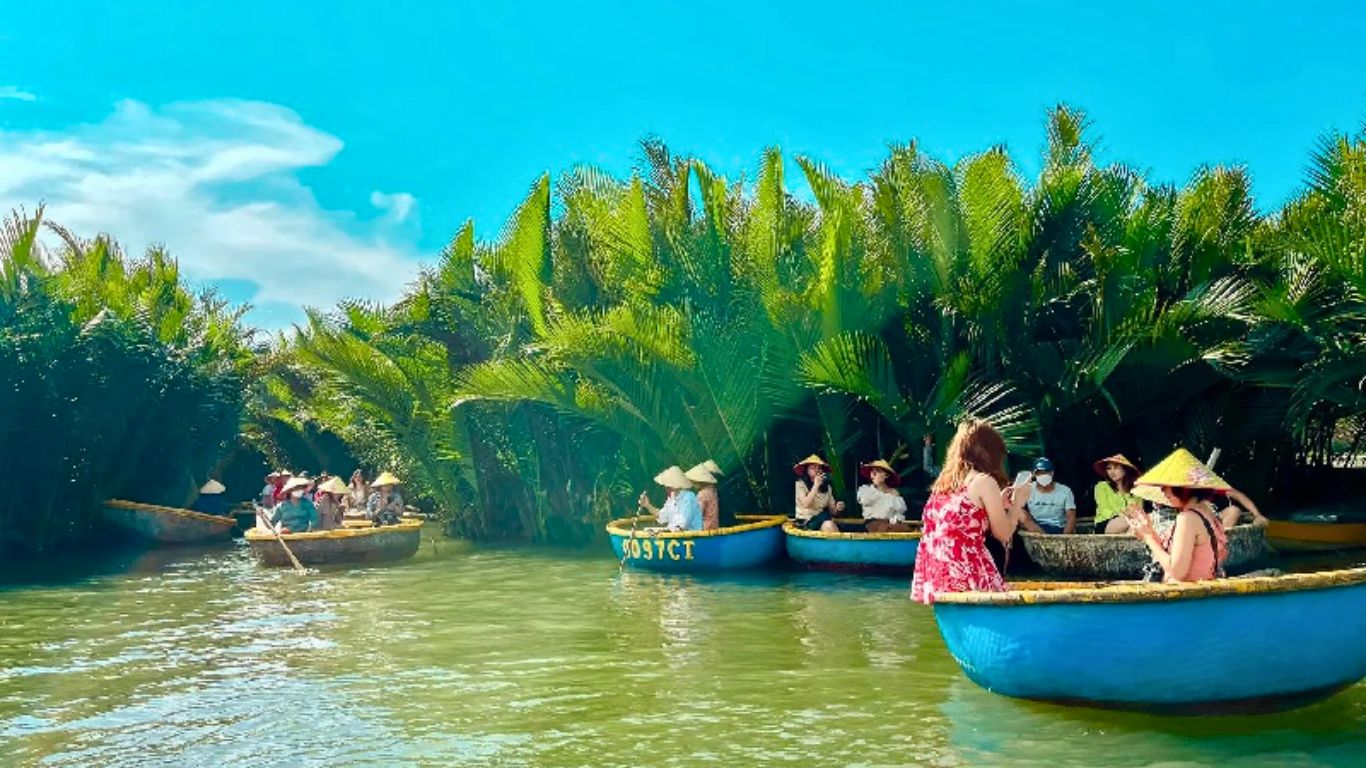 Basket boat tour in Hoi An in January 