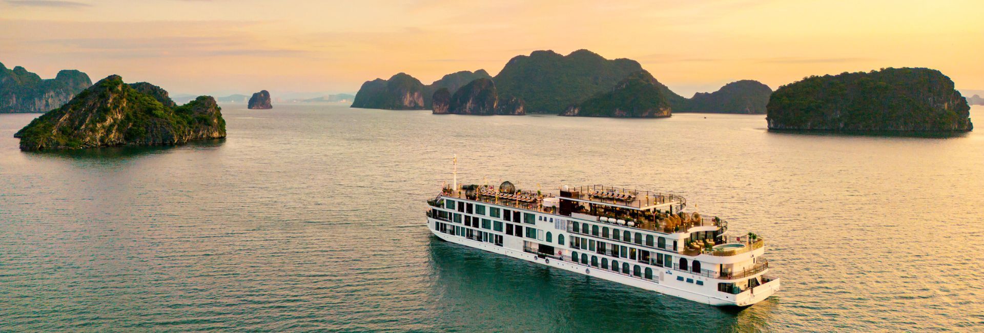 Halong Bay in March – Weather, Best activities and Cruise guide