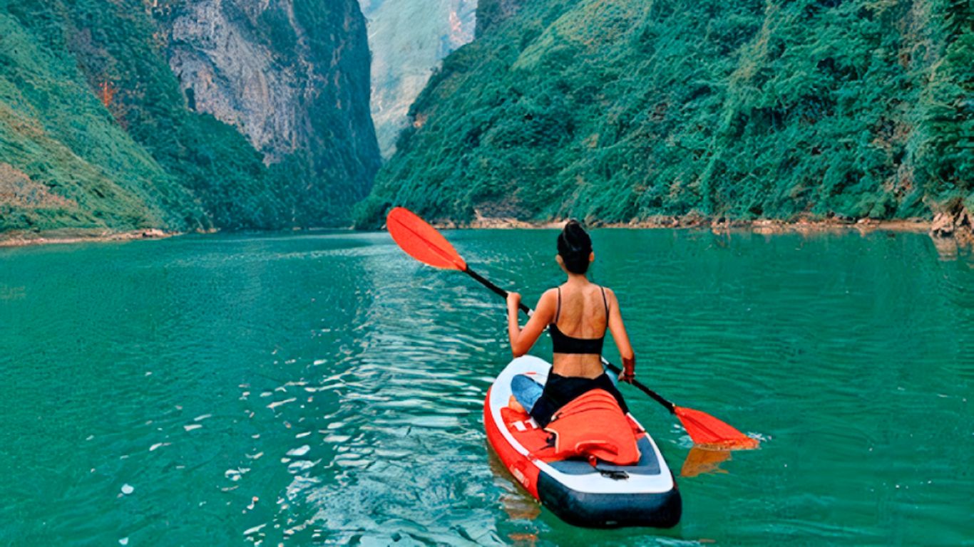 Kayaking on Nho Que River in February