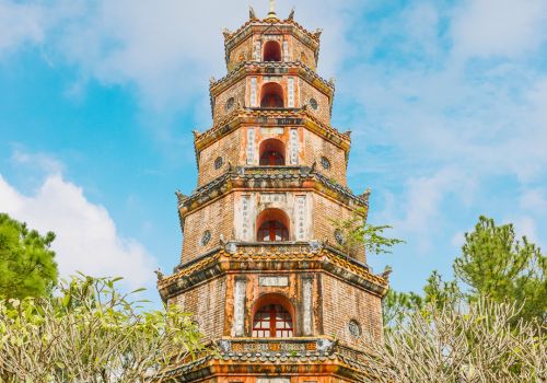 Thien Mu Pagoda Guide: Tips to Escape The Tourist Crowd & Suggested Itinerary