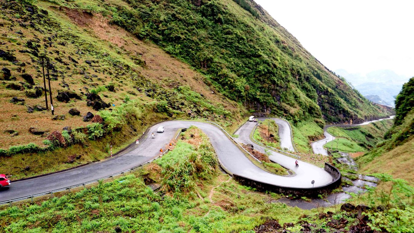 Ma Pi Leng Pass in March in the early morning without tourist