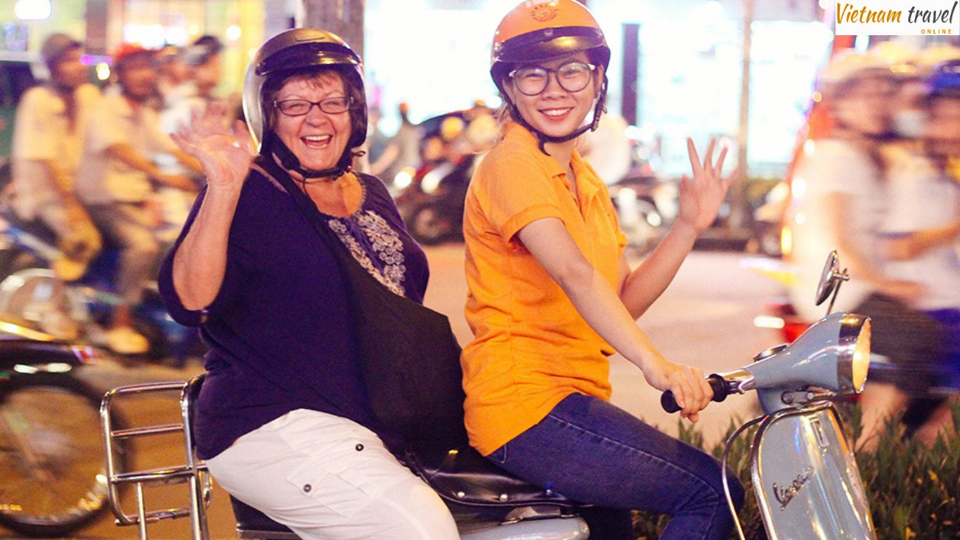 Saigon vespa tour in hochi minh city