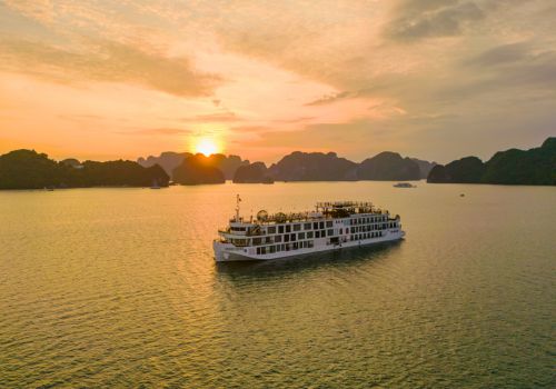 Halong Bay in April – Weather, Cost & Best things to do