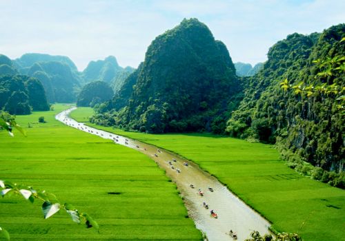 Overview Ninh Binh in April: Green Rice Fields & Fewer Tourist Crowds